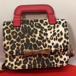Betsey Johnson♥️leopard print purrrrrse with cross-body strap NWOT